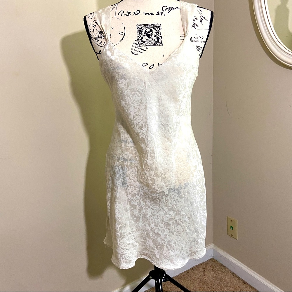 August Silk Intimates 90’s Ivory Floral Silk Nightgown size Medium Retro Spring